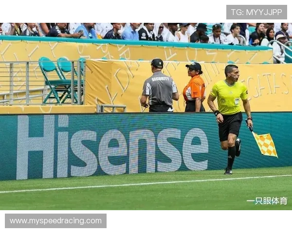 非洲门将比赛中惊人失误瞬间引热议视频火遍社交媒体